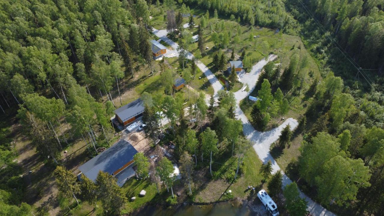 Marika Puhkekuela - Metsanurga Oeoemaja "Shared Bathroom" Nova Kültér fotó