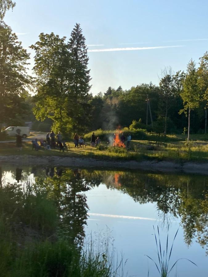 Marika Puhkekuela - Metsanurga Oeoemaja "Shared Bathroom" Nova Kültér fotó