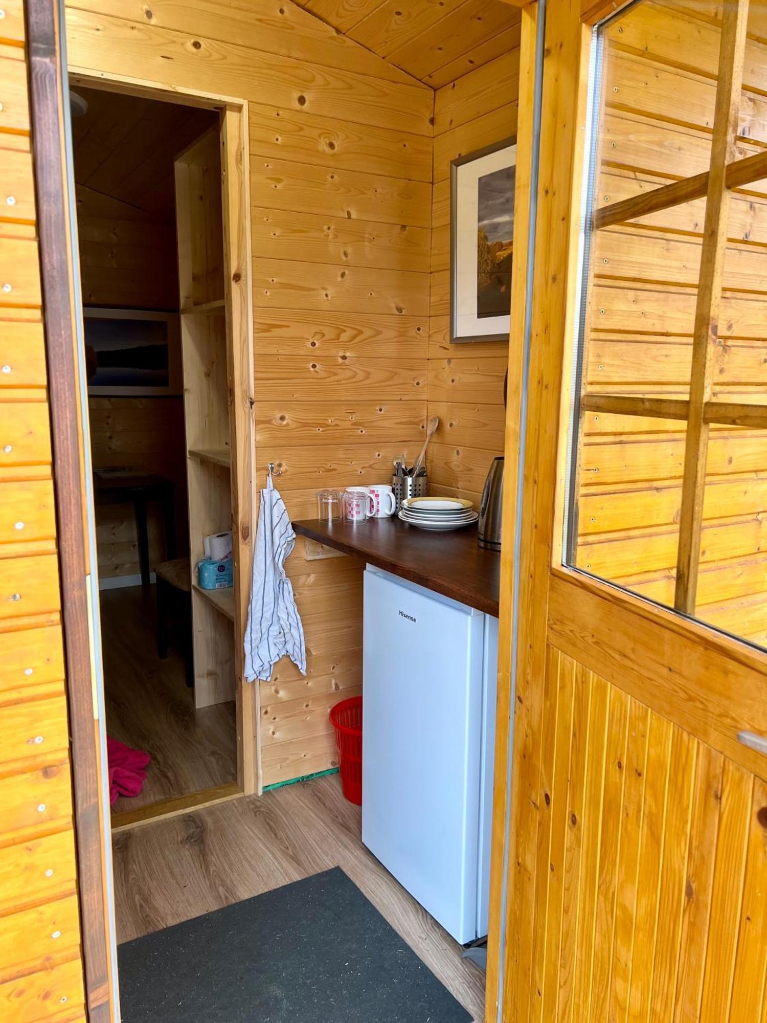 Marika Puhkekuela - Metsanurga Oeoemaja "Shared Bathroom" Nova Kültér fotó