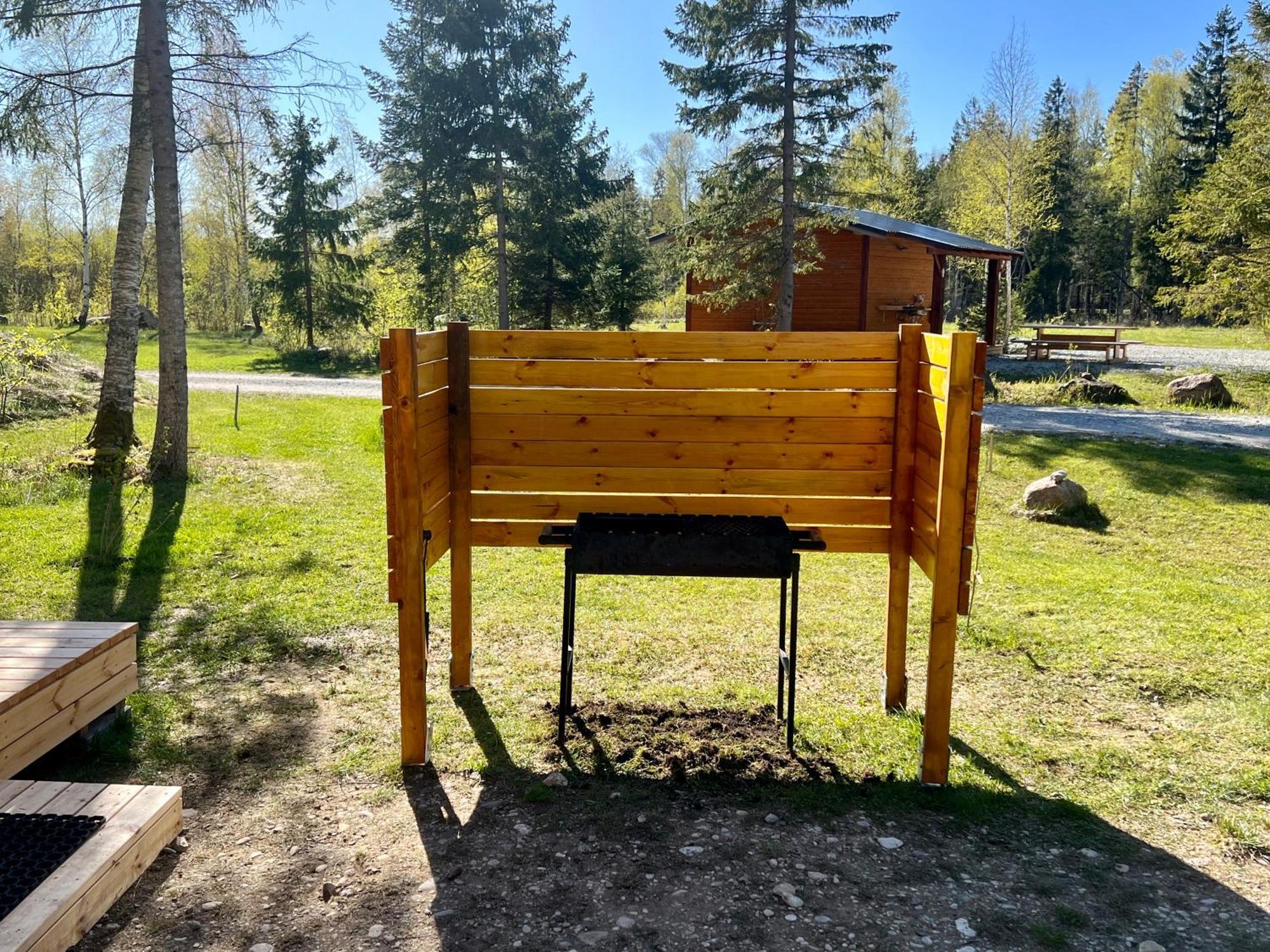 Marika Puhkekuela - Metsanurga Oeoemaja "Shared Bathroom" Nova Kültér fotó