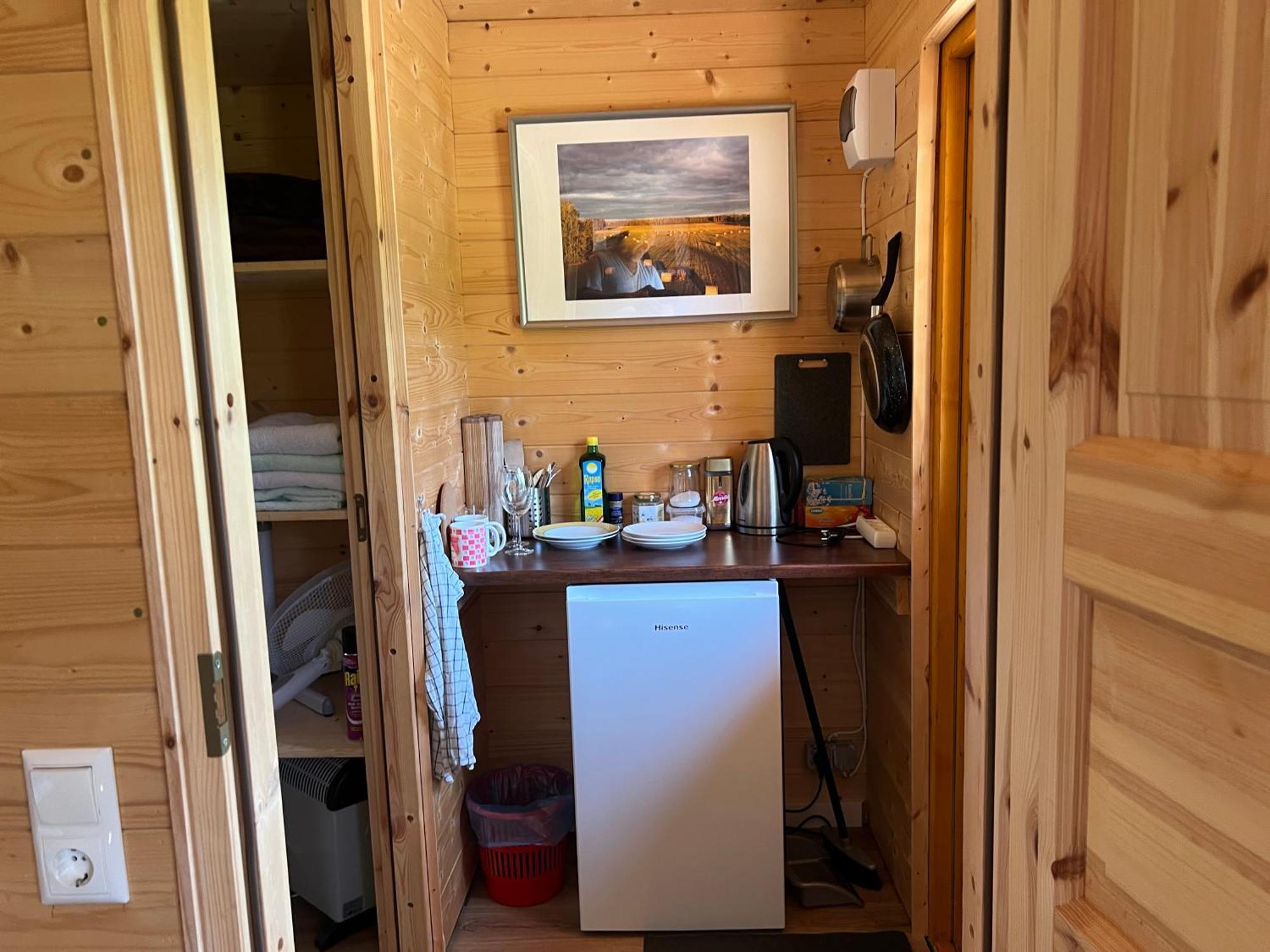 Marika Puhkekuela - Metsanurga Oeoemaja "Shared Bathroom" Nova Kültér fotó