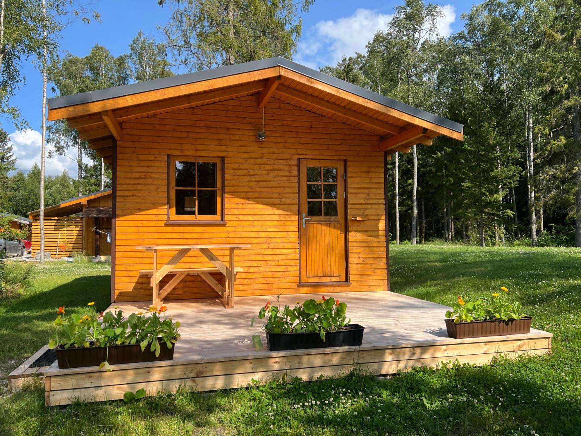 Marika Puhkekuela - Metsanurga Oeoemaja "Shared Bathroom" Nova Kültér fotó